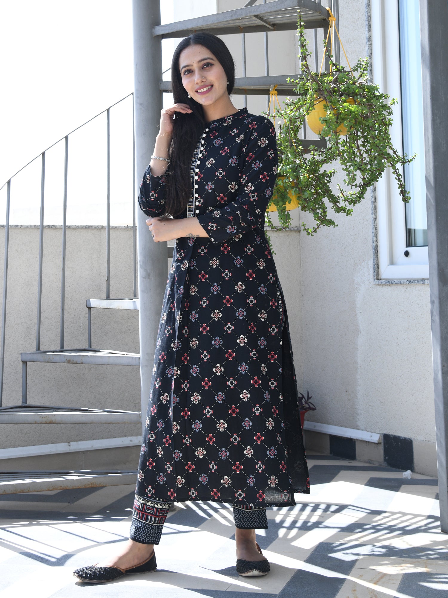 AAHELI BLACK PRINTED HANDWORK KURTA WITH PANT SET