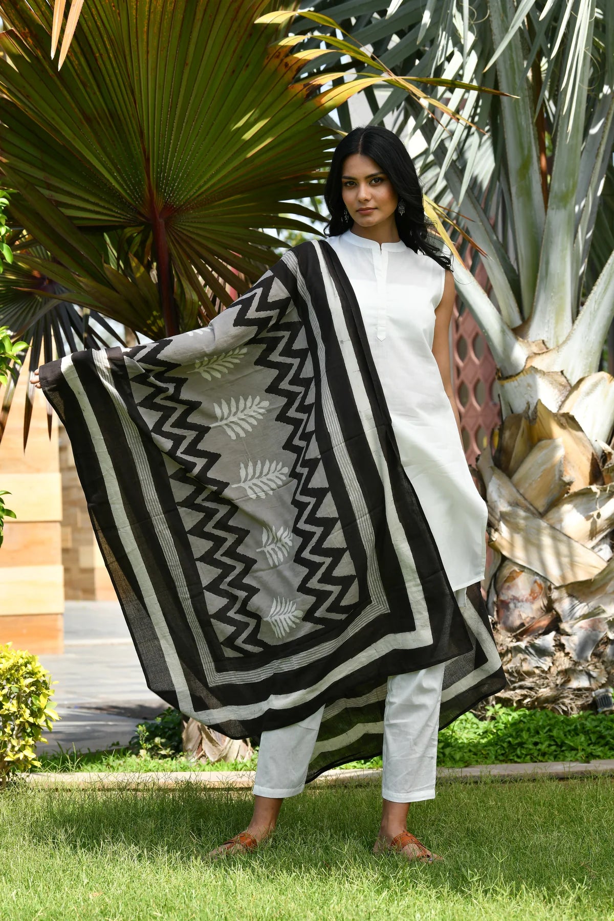 AAHELI FAIZA BLACK & KASHISH BLOCK PRINTED DUPATTA