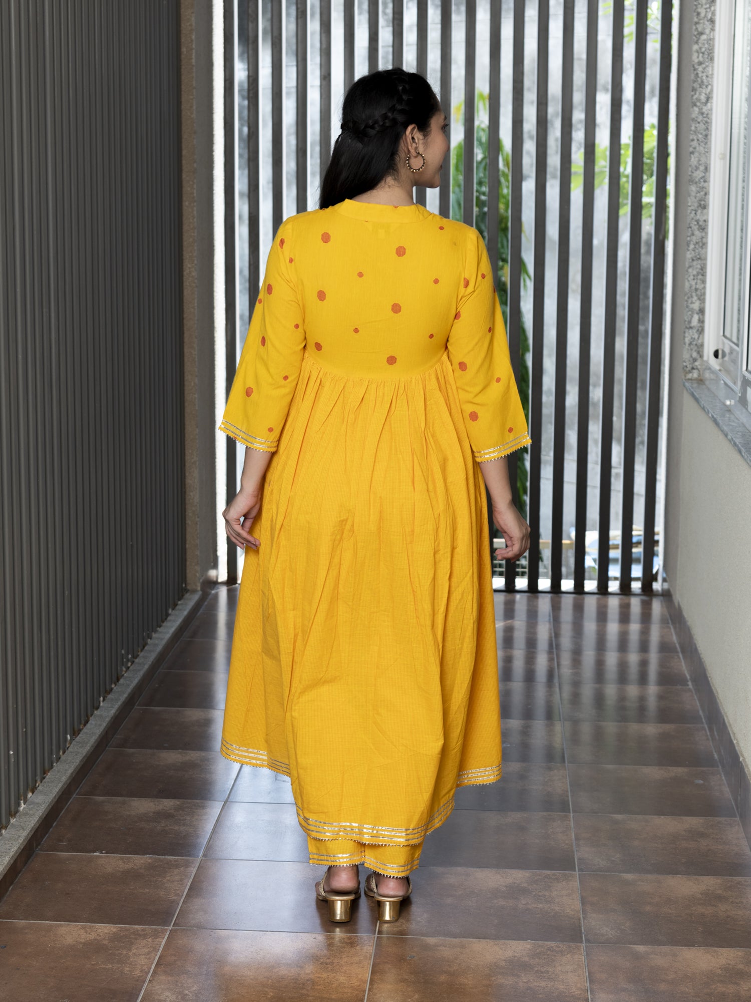 SHRESTHI YARN DYED COTTON GATHERED KURTA & PANTS SET