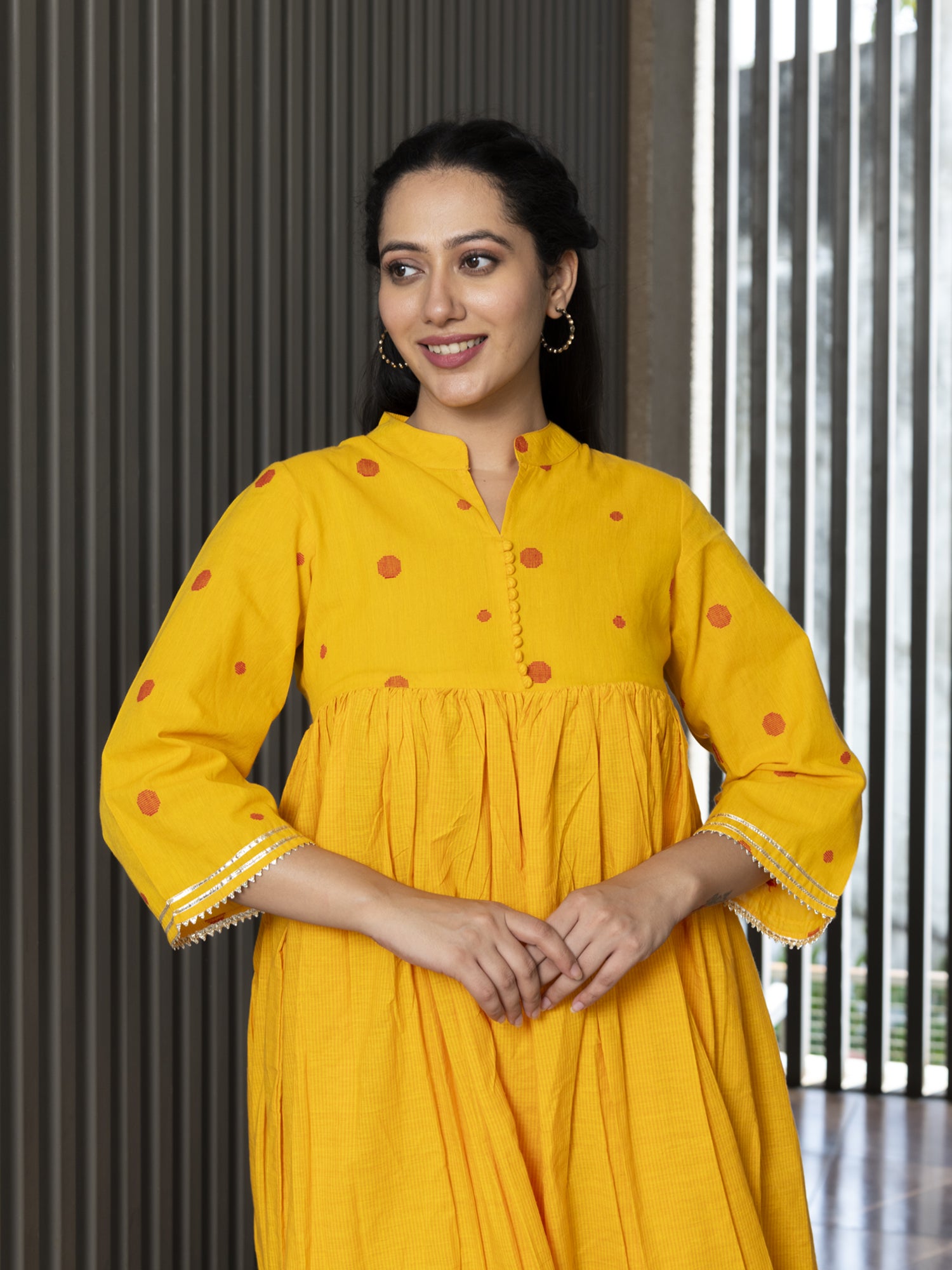 SHRESTHI YARN DYED COTTON GATHERED KURTA & PANTS SET