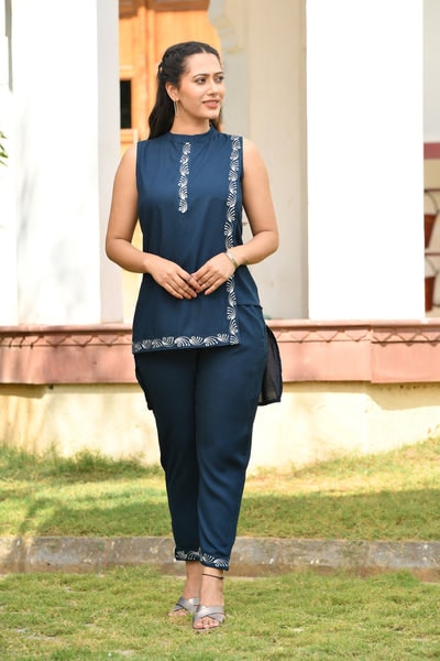 LEILA JARI EMBROIDERED KURTI SET