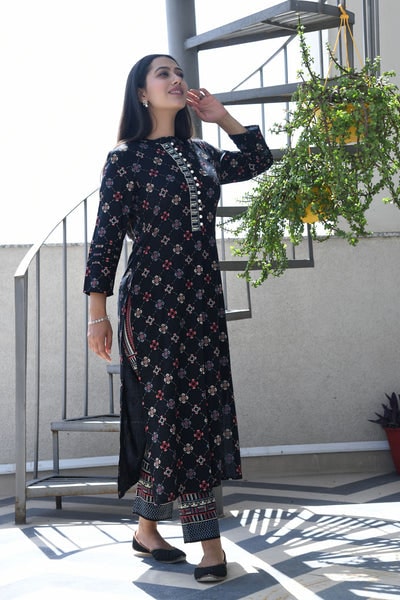 BLACK PRINTED HANDWORK KURTA WITH PANT SET