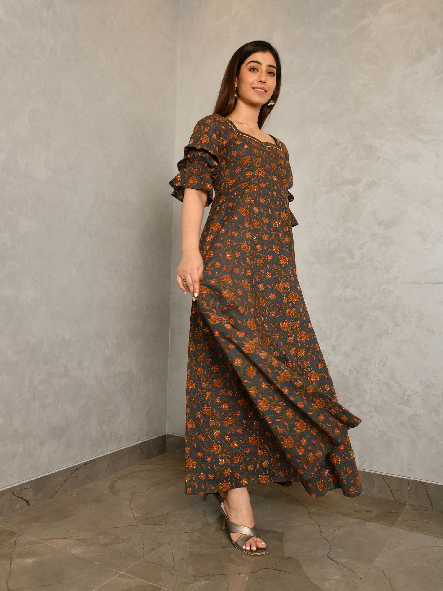 YUTIKA FLORAL PRINTED FLARED DRESS
