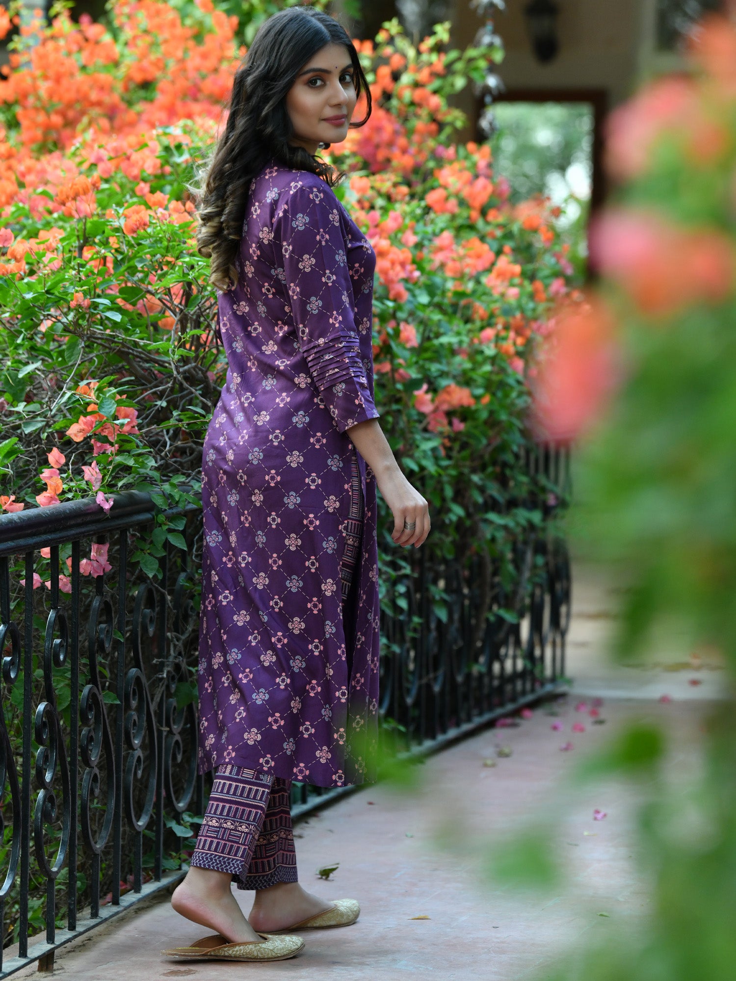 AAHELI PURPLE PRINTED HANDWORK KURTA WITH PANT SET