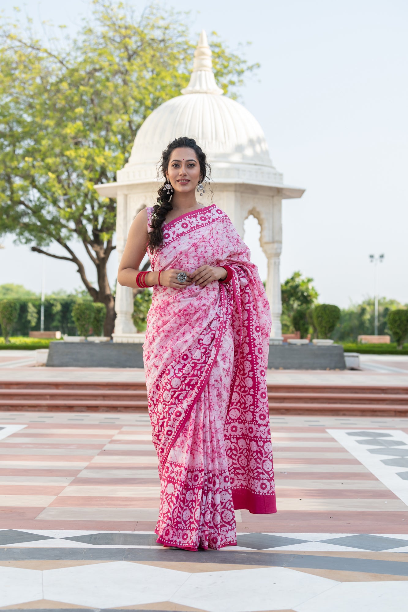 NIHIRA FLORAL COTTON BATIK SAREE